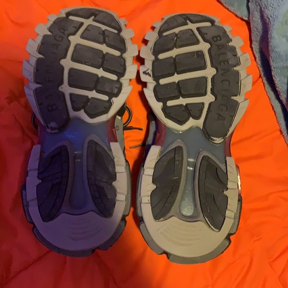 Athletic_Shoes